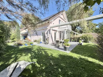 Very charming house located in Lancy.