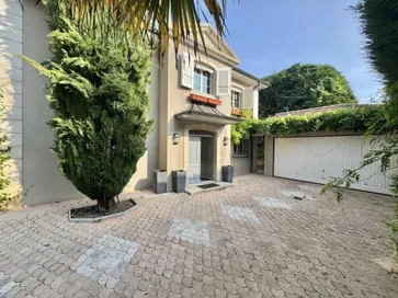 Beautiful house with 380 m² of floor space, furnished, for rent in Collonge-Bellerive.