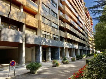 Superb renovated flat with lake views in Cologny.