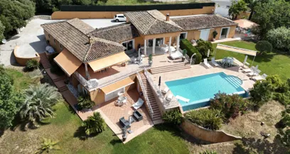 Magnificent individual house of about 300 m2 habitable situated in Grimaud